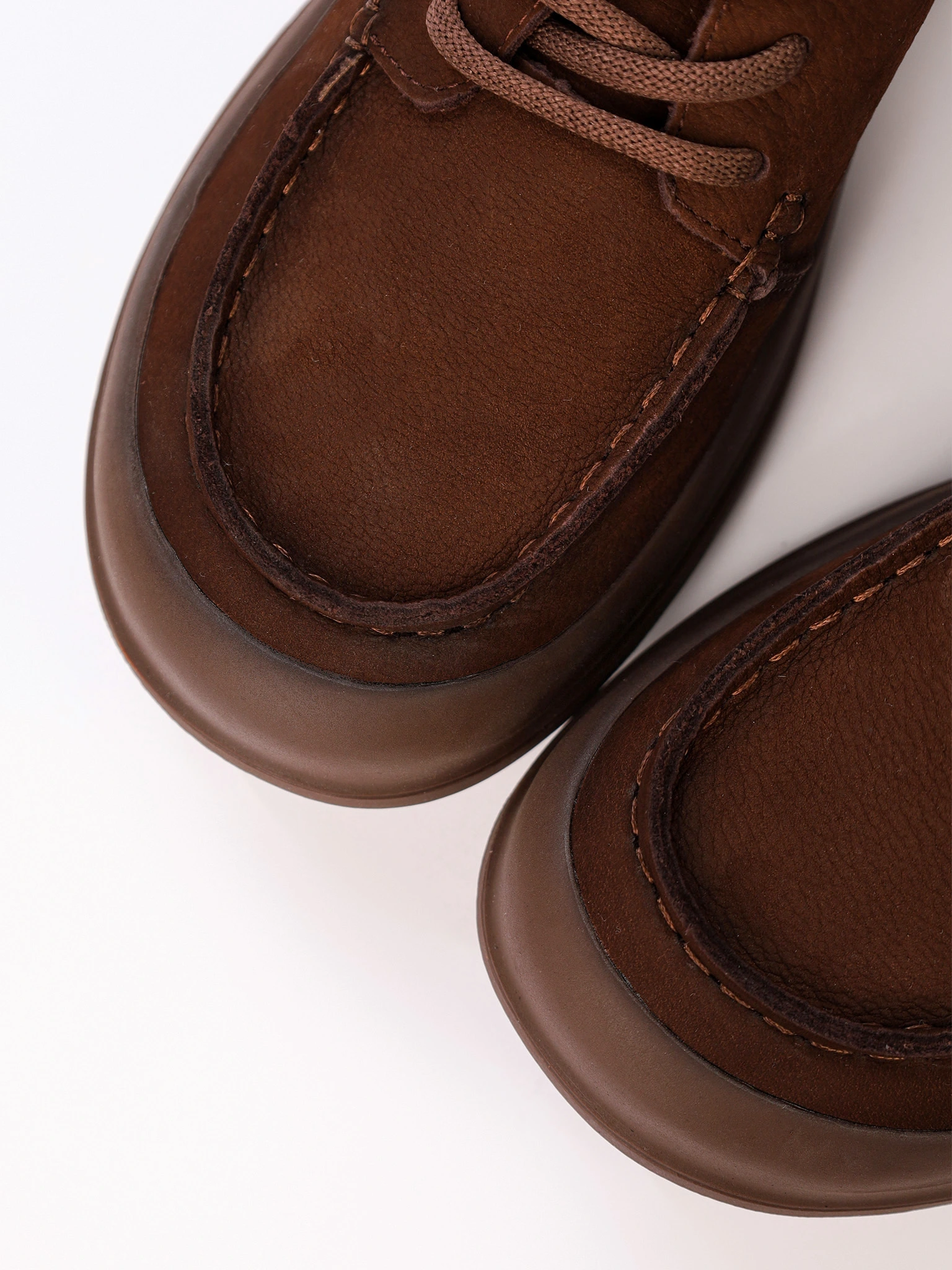 Лоферы темно-коричневого цвета из натурального нубука на низкой подошве